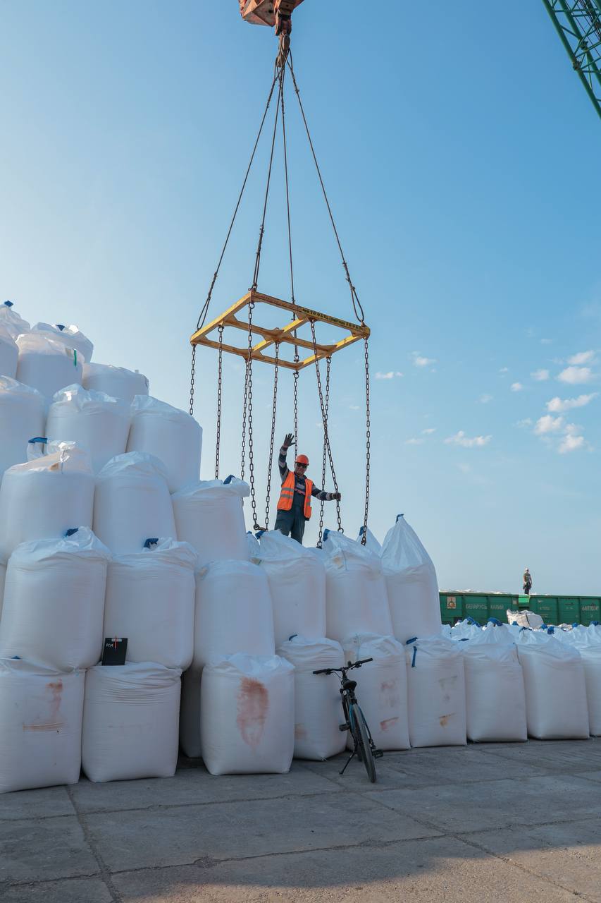 Makhachkala port increases cargo transportation volumes