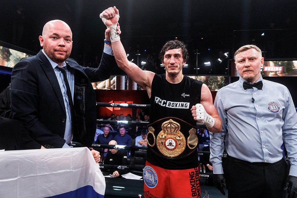 Zaur Abdullaev Wins WBA Gold Belt