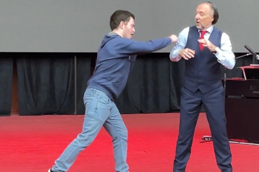 Maestro Alessandro Svab Conducts Belcanto Master Class in Dagestan