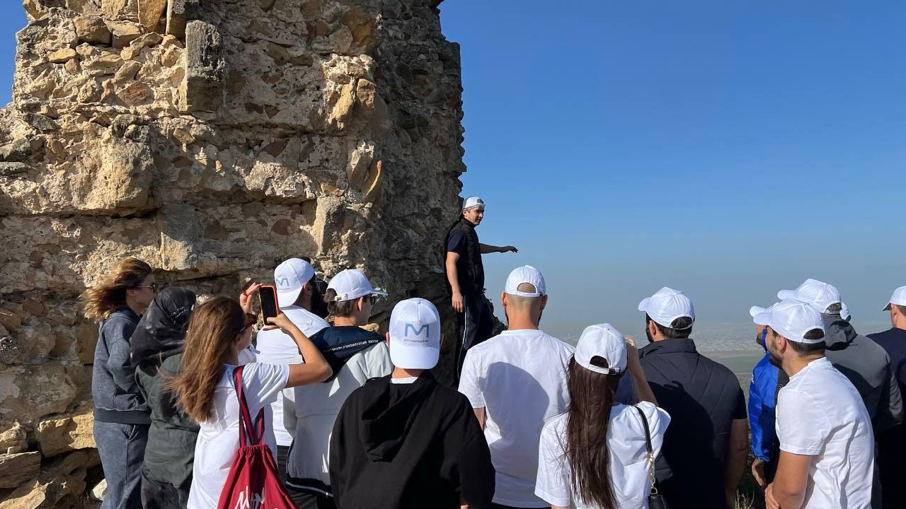 Youth trek along ancient wall "Dag-Bary" takes place in Dagestan