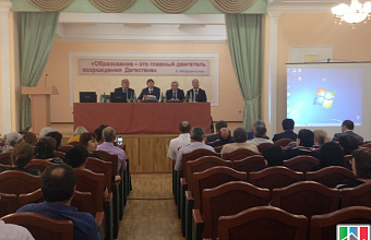 Shakhabas Shakhov and Sergey Kravtsov meet with local education authorities