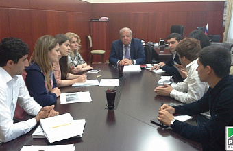 Anatoly Karibov meets with Daghestan open youth government 