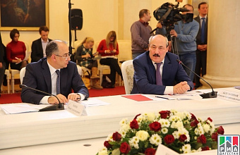 Ramazan Abdulatipov attends meeting of Government Commission on socio-economic development of North Caucasus Federal District