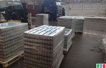 Caucasian youth sends baby food to Donbass