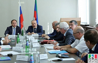 Ramazan Abdulatipov and Lev Kuznetsov visit "Dagdizel" plant 