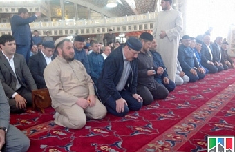Daghestan Head visits Ayman Kadirova Mosque 