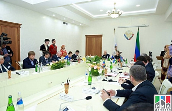 Problems and prospects for enhancing effectiveness of information policy in North Caucasus Federal District discussed in Makhachkala