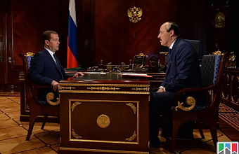 Dmitry Medvedev holds a meeting with Daghestani Head Ramazan Abdulatipov 