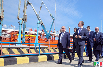 Artem Zdunov gets familiarized with problems of Makhachkala Sea Commercial Port