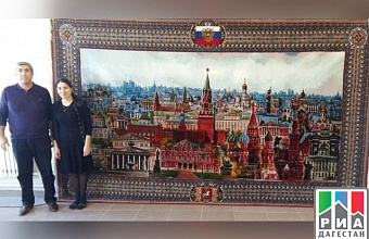Dagestan craftswomen weaved unique carpet with views of Moscow