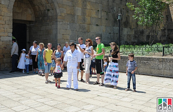 Makhachkala’s Kirov district administration organizes tour of Derbent for Ukrainian refugees