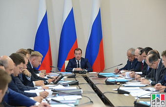  Ramazan Abdulatipov and Abdussamad Gamidov participate in the meeting chaired by the Prime Minister of Russia Dmitry Medvedev 
