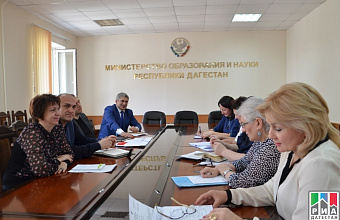 Implementing Daghestani Head’s priority projects discussed at ministry of education 