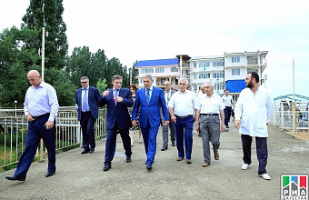 Daghestan Prime Minister Abdussamad Gamidov meets with refugees from Ukraine 