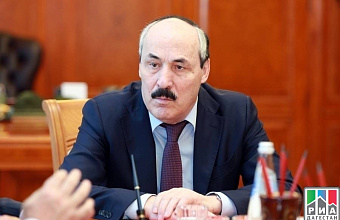 Ramazan Abdulatipov discusses problems and prospects of development of radio broadcasting in Daghestan
