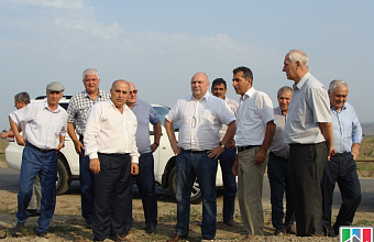 Deputy Russian agriculture minister Andrei Volkov visits vineyards of Southern Daghestan 