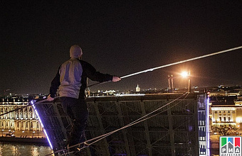 Wirewalker from Dagestan performs between raised bridges over Neva river