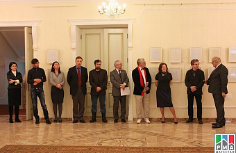 Exhibition of honoured artist of Daghestan Gazali-Dibir Izrailov is held in Daghestan mission in Moscow